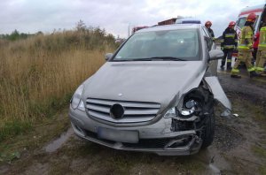 Uszkodzony Mercedes w zdarzeniu