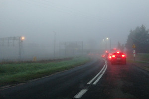 Przejazd kolejowy z ograniczoną przejrzystością powietrza z uwagi na mgłę