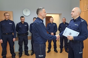 Komendant wita nowego kierownika Posterunku Policji w Pruszczu